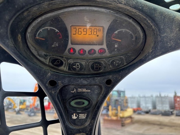 2015-bobcat-t770-image-28