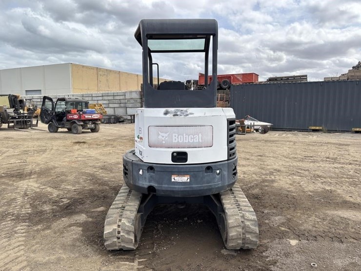 2013-bobcat-e26em-hydraulic-excavator-image-8
