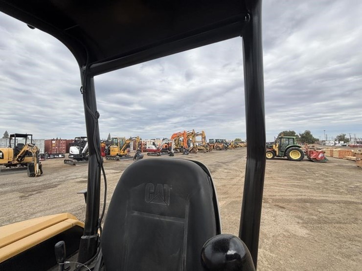 2015-caterpillar-303e-hydraulic-excavator-image-34