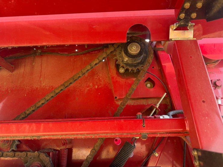 2014-new-holland-br7060-image-57