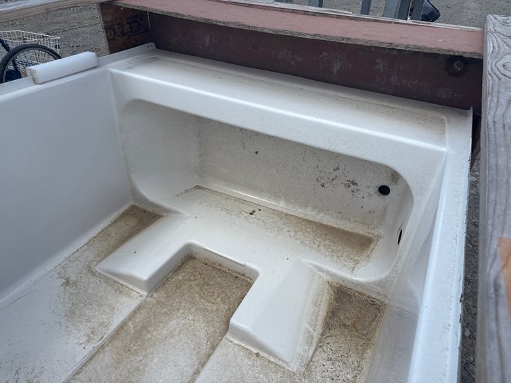 #4379-•-unused-shower-&-tub-insert-inv#-48117-image-7