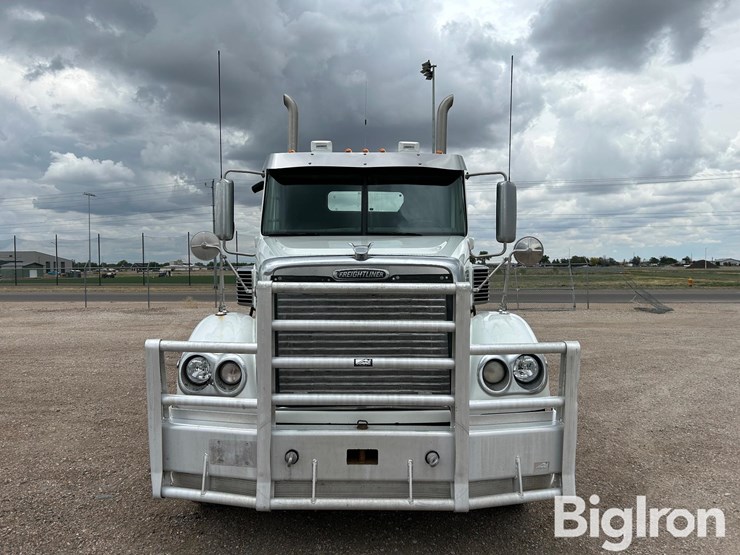 2017-freightliner-coronado-132-image-2