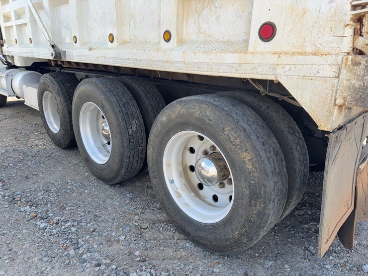 1996-peterbilt-357-image-12