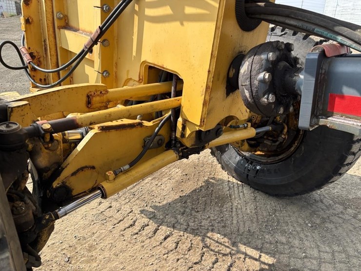 2009-deere-772g-image-17