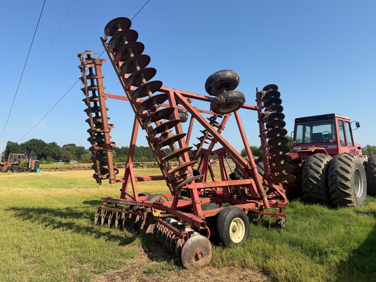massey-ferguson-820-image-3