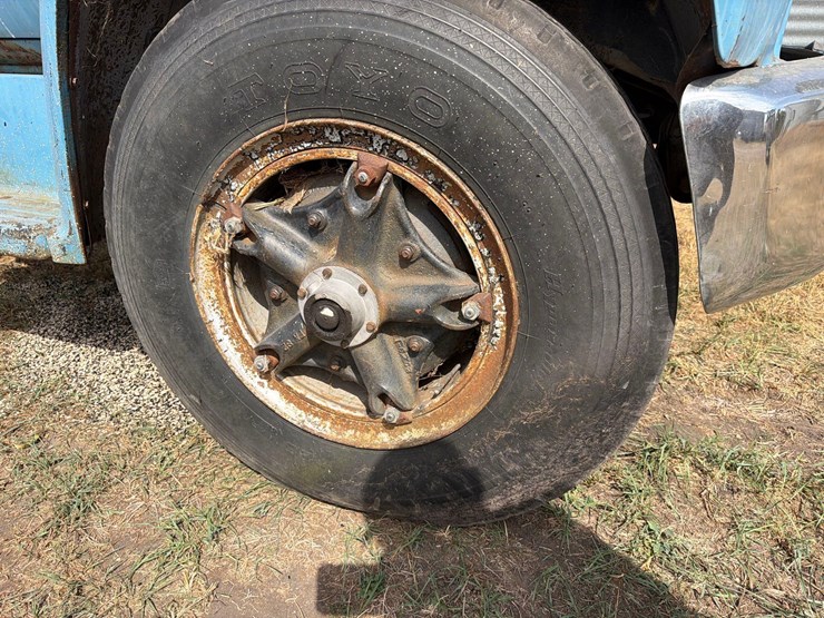 gmc-6500-truck-image-9