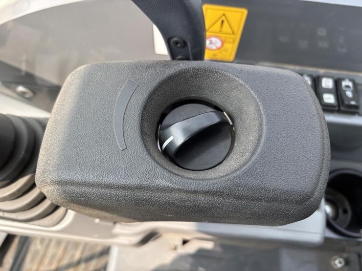 2026-takeuchi-tb235-2-image-35