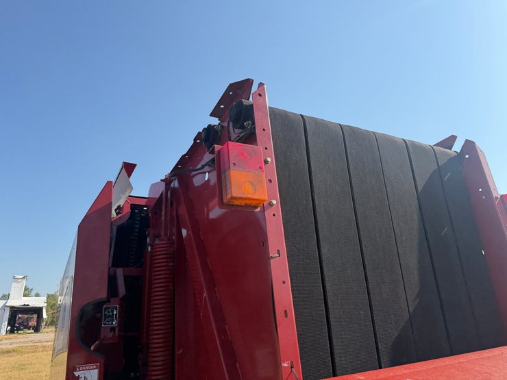 2014-new-holland-br7060-image-19