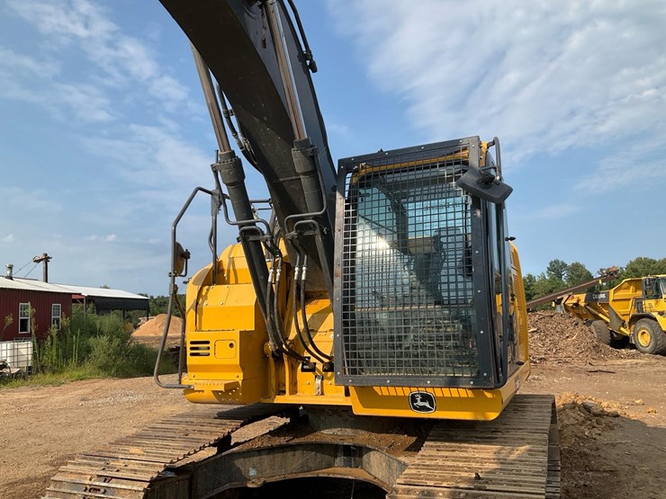 2023-john-deere-245-image-19