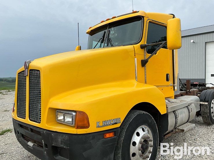 2003-kenworth-t600-image-9