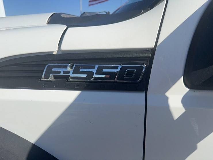 2011-ford-f550-image-16