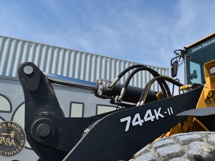 2019-deere-744kii-image-25