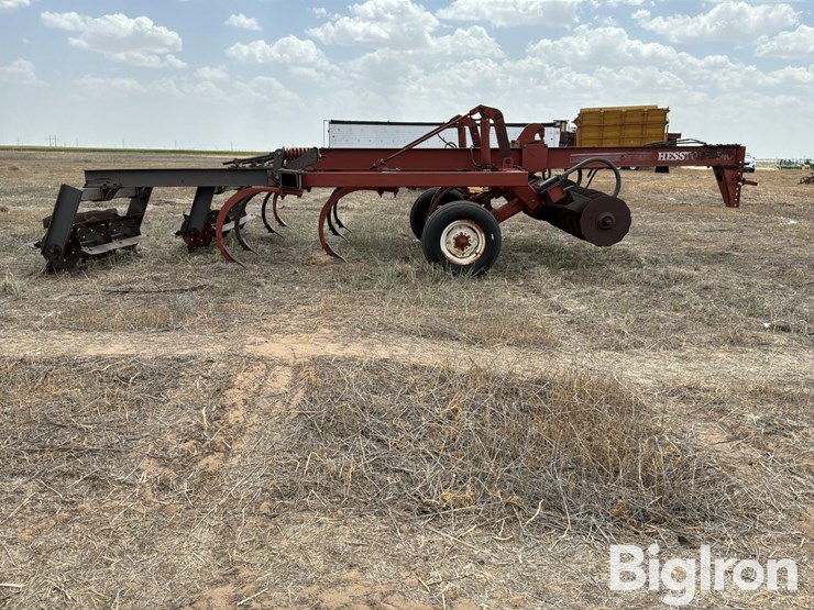 hesston-2540-image-4
