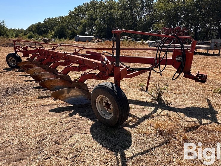 massey-ferguson-880-image-3