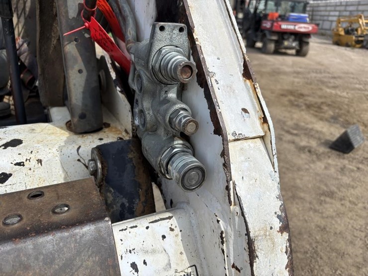 2007-bobcat-t190-image-15