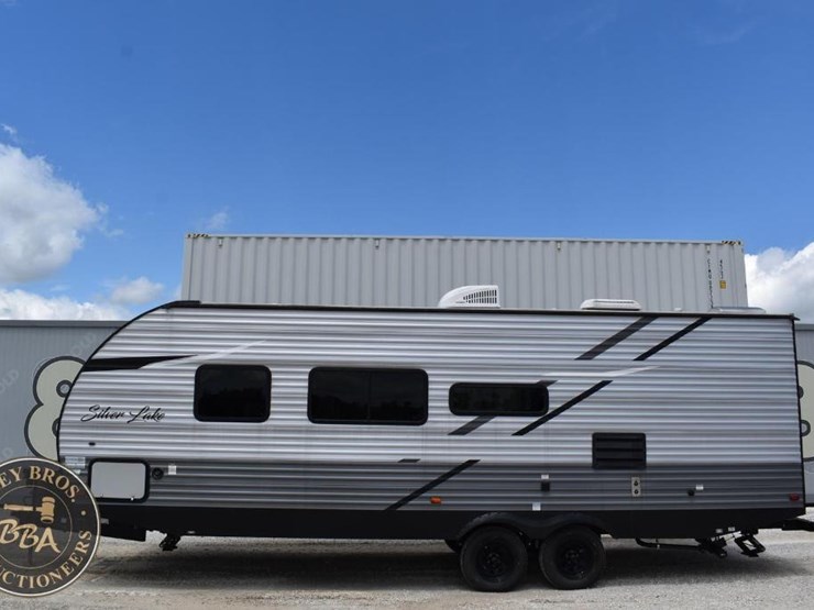 2021-east-to-west-silver-lake-27kns-46270-image-2