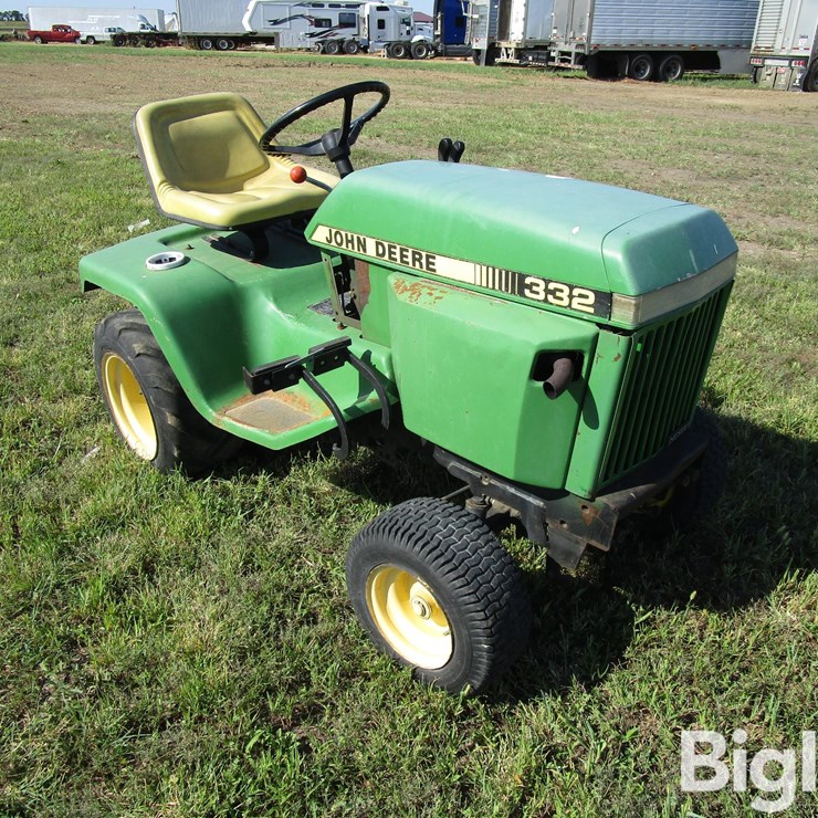 JOHN DEERE 332