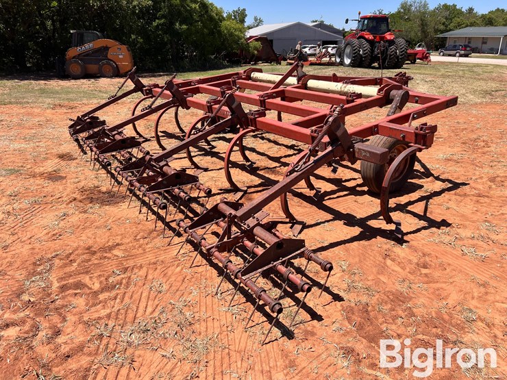 krause-16’-4-row-chisel-image-13