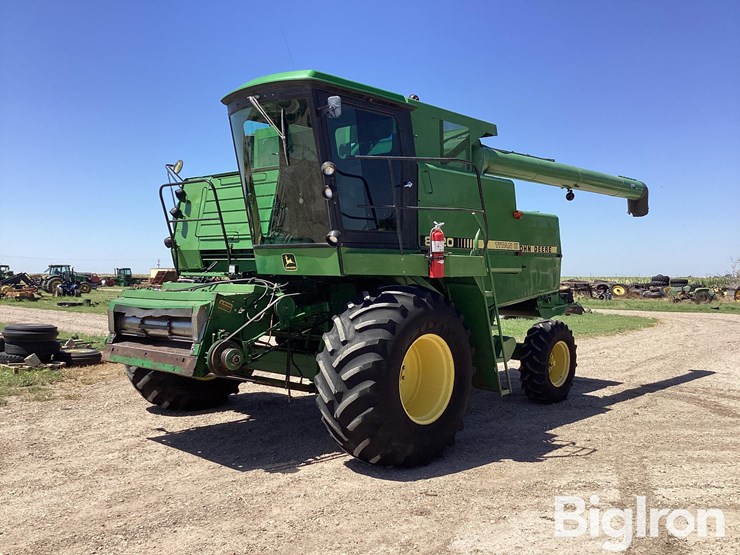 1985-john-deere-8820-titan-ii-image-1