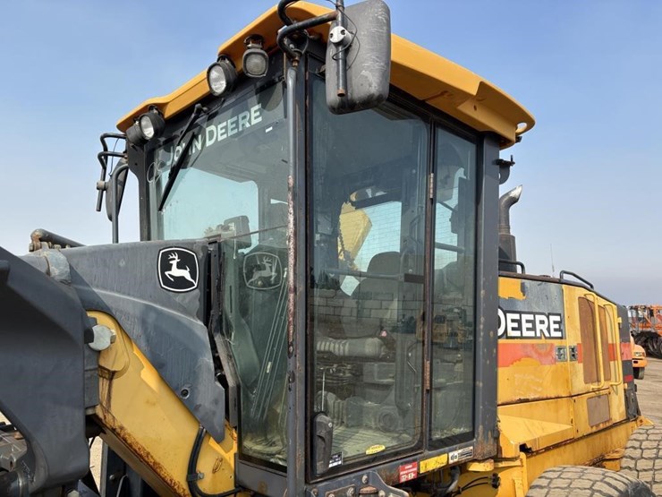 2009-deere-772g-image-46