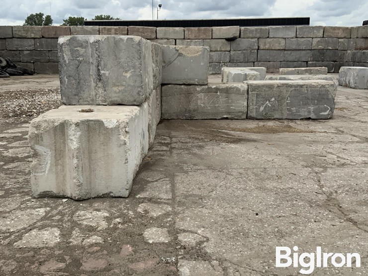 6'-x-3'-x-2.5'-interlocking-concrete-blocks-image-10