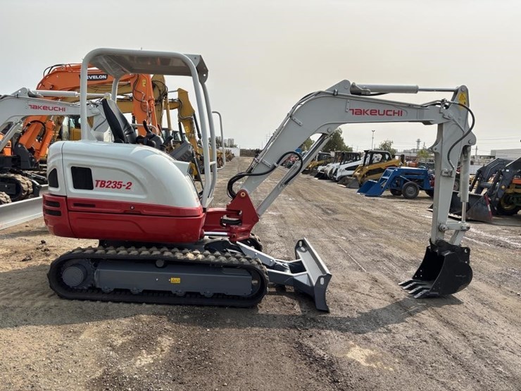 2026-takeuchi-tb235-2-image-7
