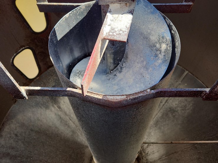 new-holland-355-image-1
