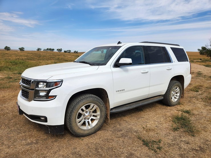2015-chevrolet-tahoe-lt-image-21