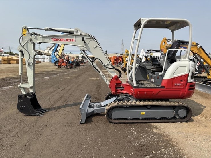 2026-takeuchi-tb235-2-image-5