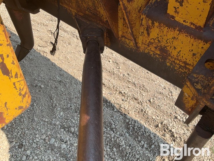 1947-caterpillar-d8-image-11