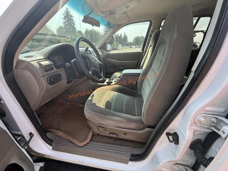2002-ford-explorer-xlt-image-41