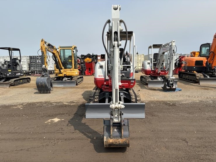 2026-takeuchi-tb235-2-image-6