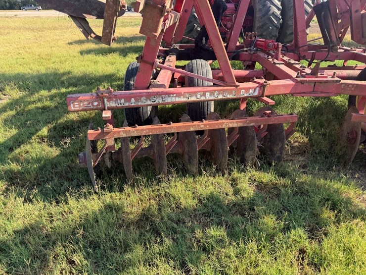 massey-ferguson-820-image-21