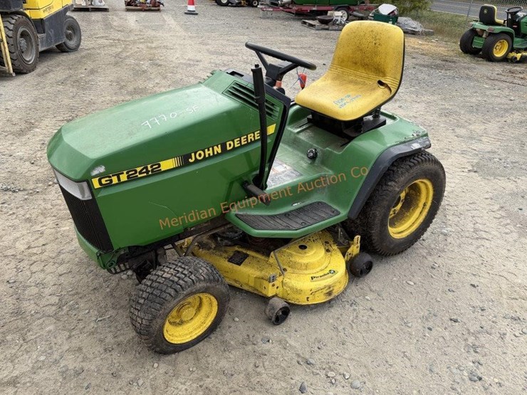 john-deere-gt242-image-2