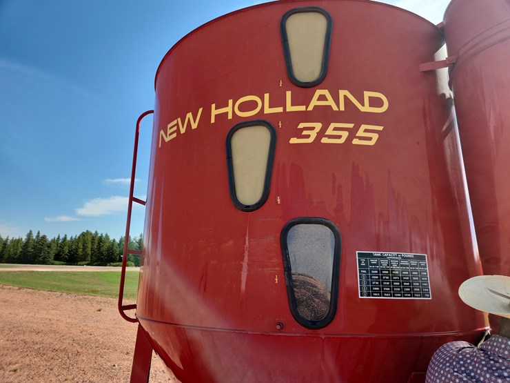 new-holland-355-image-16