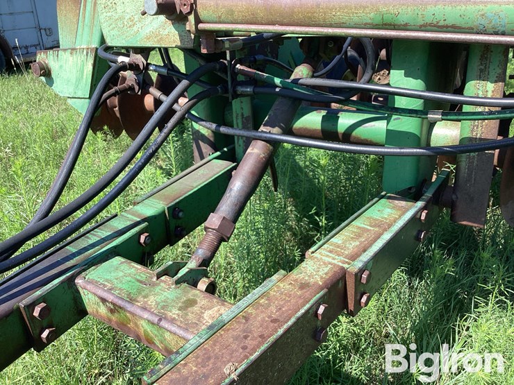 john-deere-331-image-12