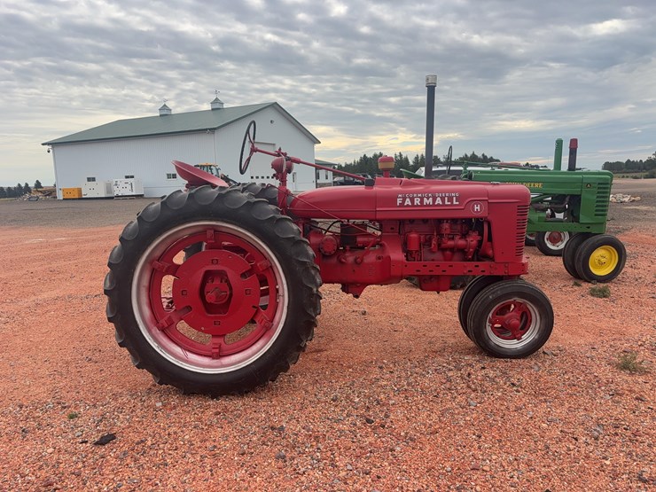 farmall-h-tractor-image-4