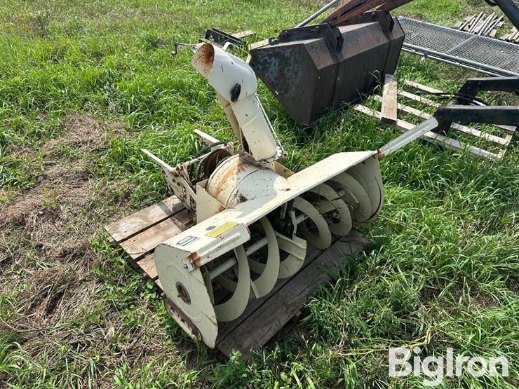 cub-cadet-190-450-snow-blower-attachment-image-1