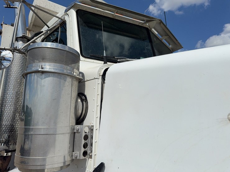 1996-peterbilt-357-image-61