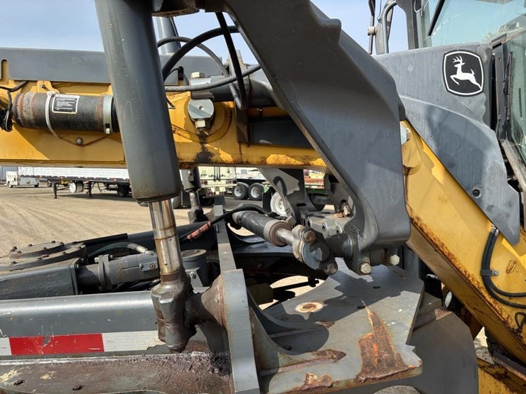 2009-deere-772g-image-12