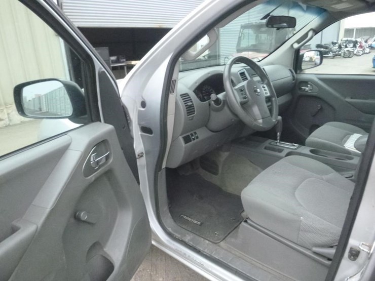 2016-nissan-frontier-image-5
