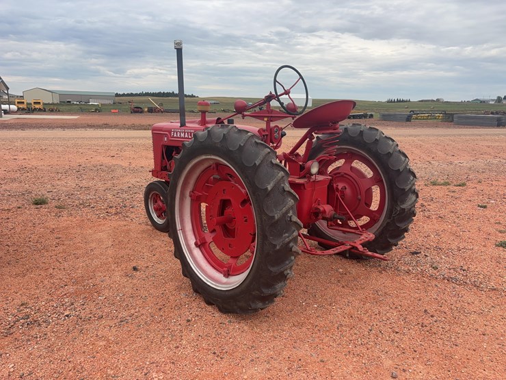 farmall-h-tractor-image-7