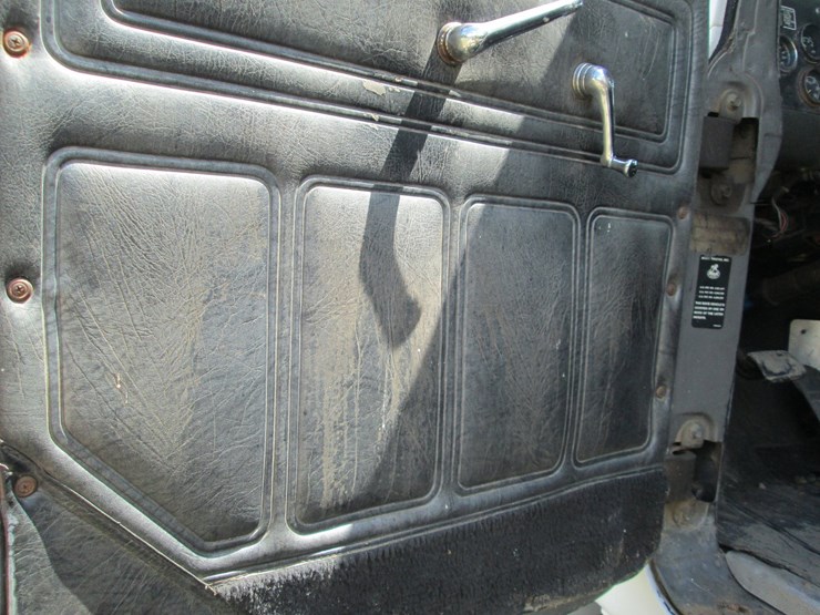 1993-mack-rd688s-image-35