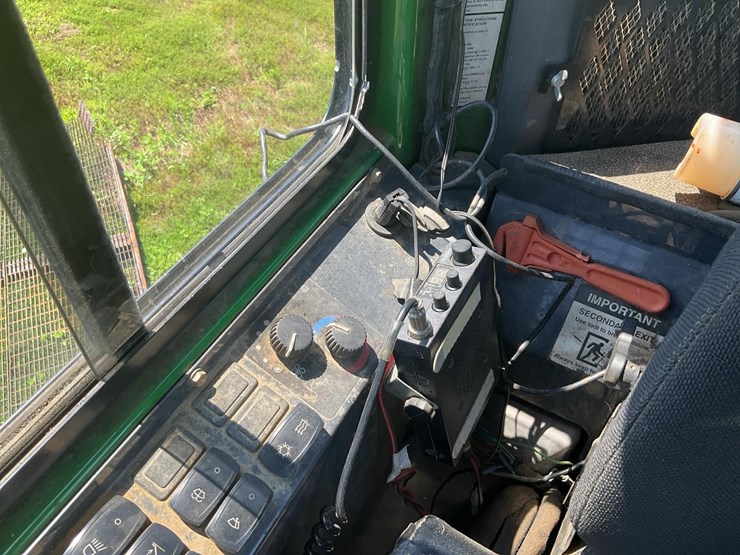 2013-deere-437d-image-31