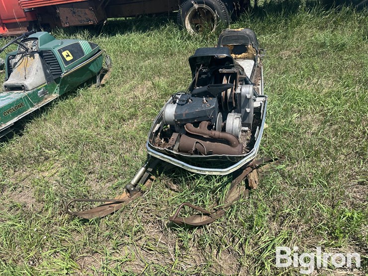 john-deere-340-image-14