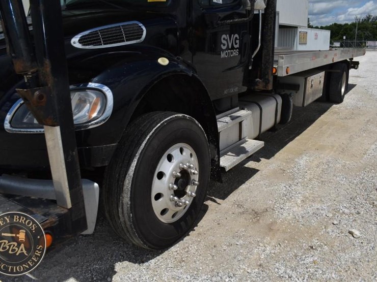 2015-freightliner-business-class-m2-106-image-11