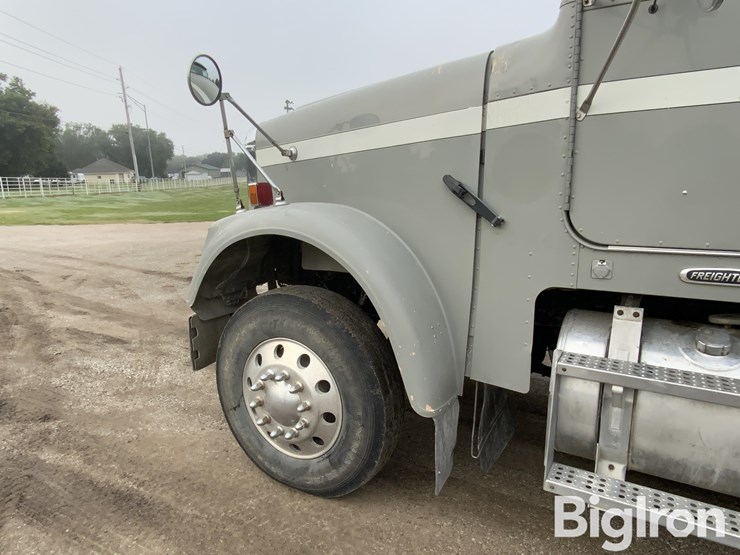 1997-freightliner-fld120-image-13