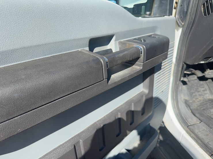 2011-ford-f550-image-18