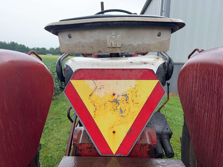 farmall-504-image-33