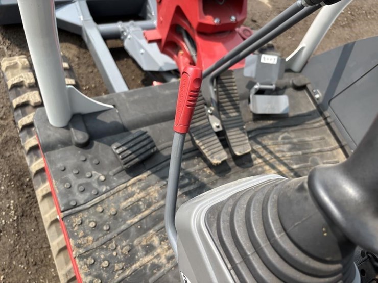 2026-takeuchi-tb235-2-image-30